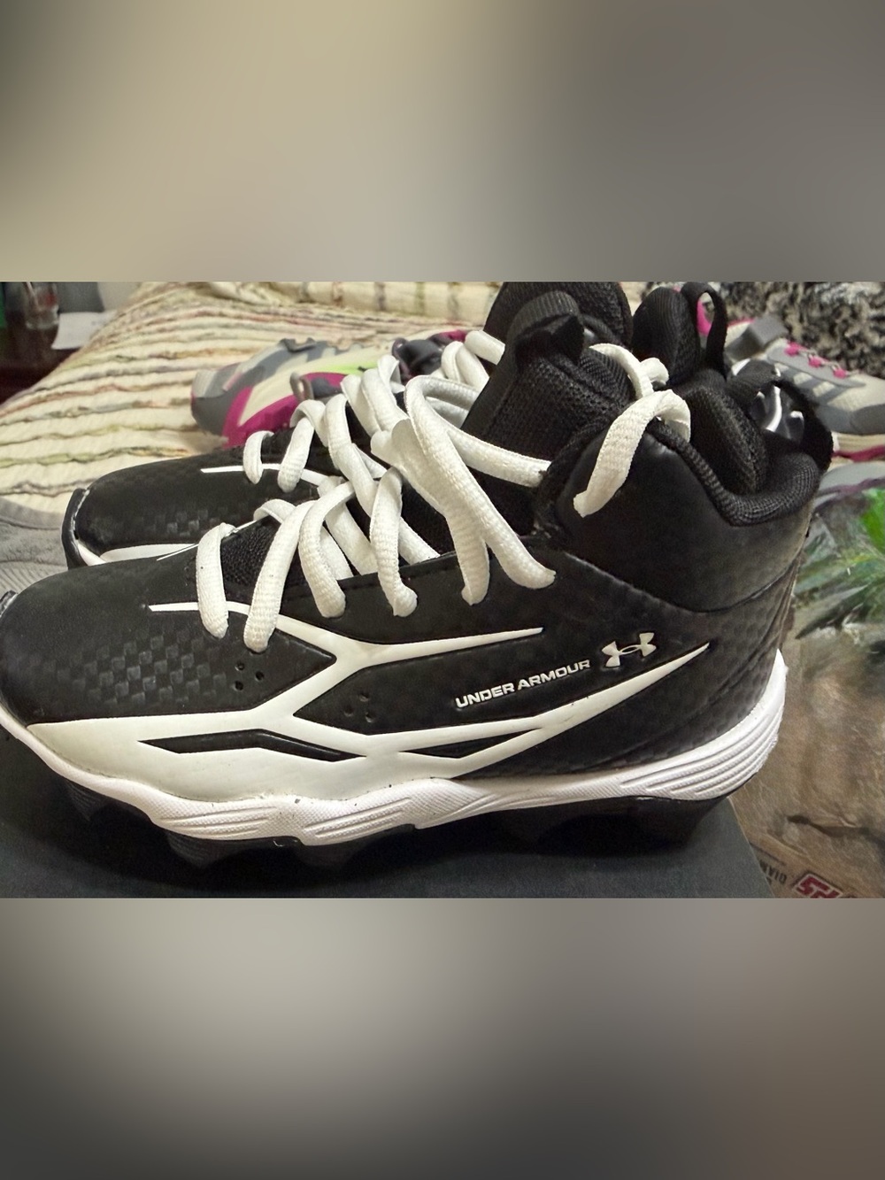 Kids' Under Armour Mid Molded Cleats โ Black/White (Size Youth 12K)